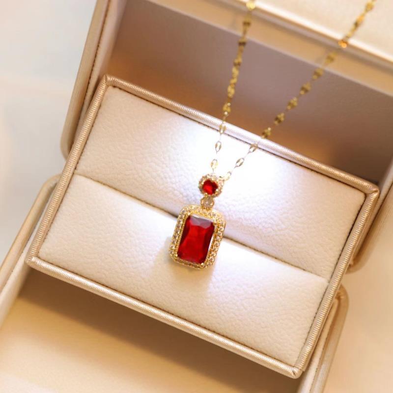 Product Introduction of Green Necklace for Women, Emerald Green Earrings, Niche High-End Design Clavicle Chain, Versatile Jewelry 3-Piece Set 8