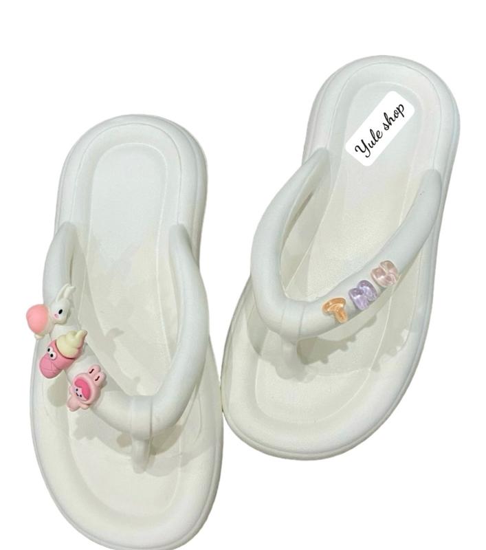 HÀNG SẴN  2025 Phong Cách Mới Flip-Flops dép tông xỏ ngón xốp  ( đính kèm charm Chữ theo yêu cầu ) Đế Bằng DéP Nam NỮ đi biển mùa hè