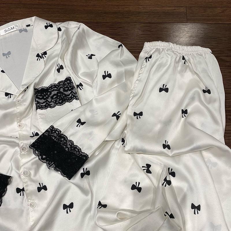 M101 NHỌ PYJAMAS Bộ mặc nhà tiểu thư dài tay , có phối ren , hoạ tiết NƠ ĐEN chất lụa tơ tằm  . Ảnh tự chụp ( nền trắng kem mang bra cùng màu ) 1