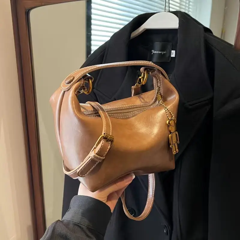 Túi da nâu ánh hồng da mềm đanh kèm khóa gấu kim loại dáng giọt nước Bag Nữ Kem 0