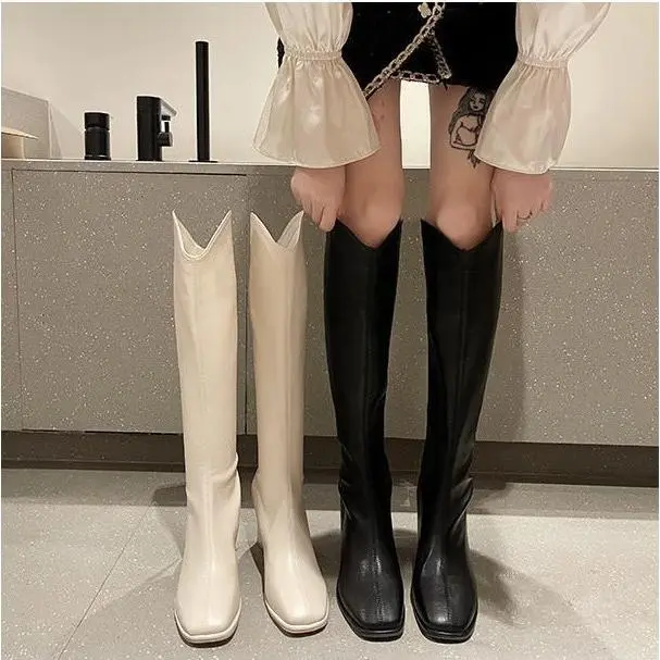 Bốt Đùi Cổ Chữ V, Gót Vuông 5cm, Dành Cho Nữ, Dưới Dưới Đầu Gối, Có 2 Màu: Kem Và Đen, Cực Kỳ Xinh Xắn 3