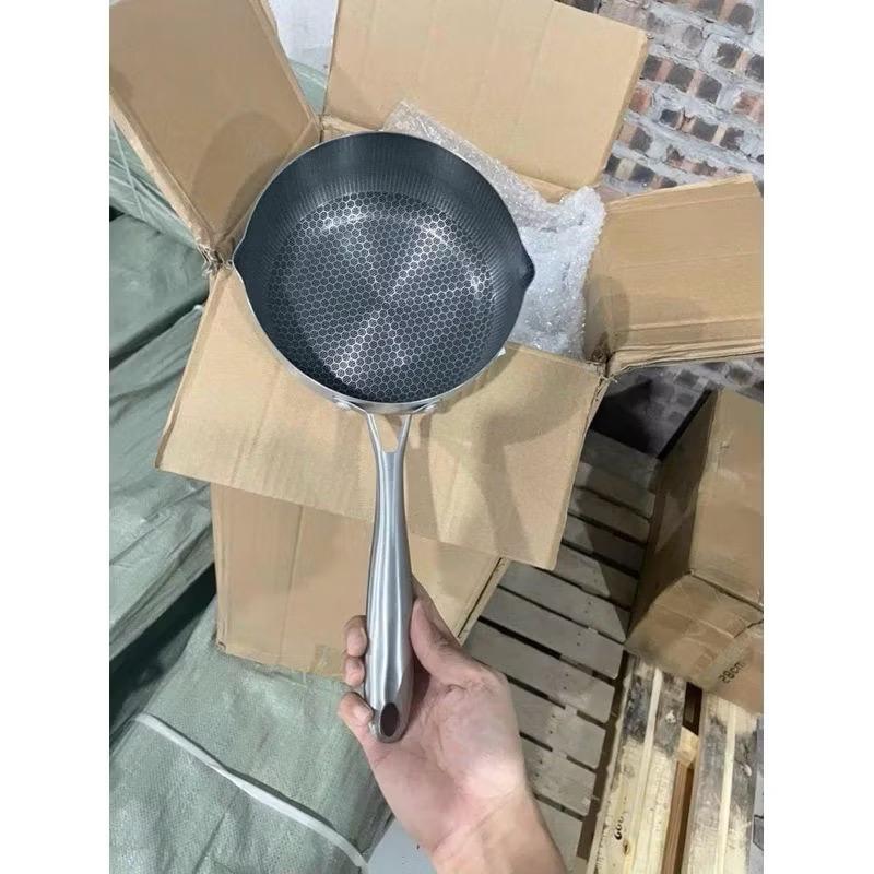 Product Introduction of ￼Chảo sâu lòng đáy tổ ong chống dính xước cao cấp, chảo size 18cm siêu tiện dụng 14