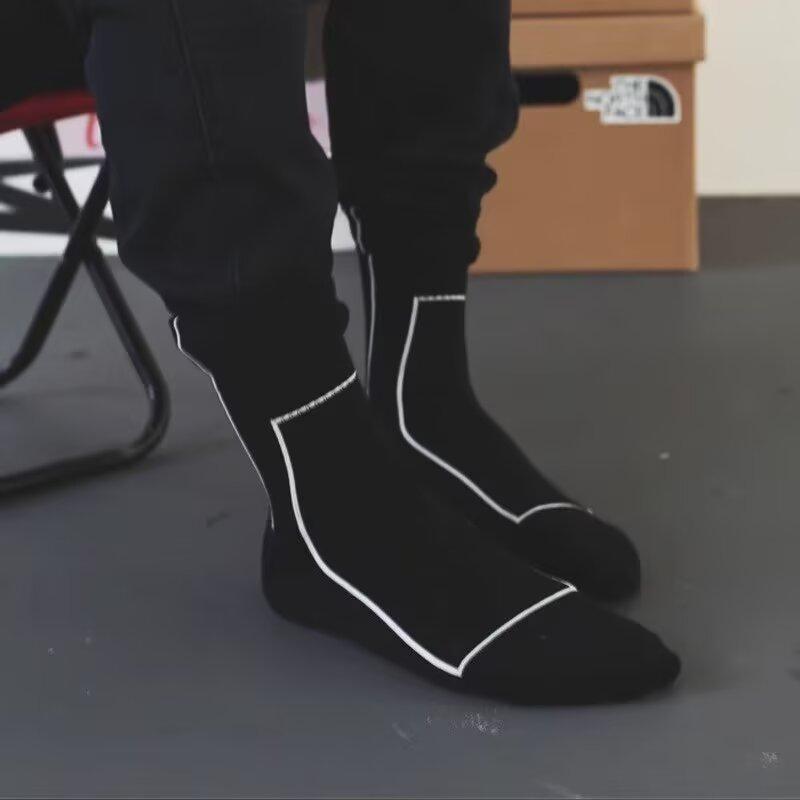 Product Introduction of Men Socks New Korean Style Male & Female Middle Tube Cotton Street Hip-Hop Sports Personalized Skate Stockings Casual Socks Fitness Running Basketball Men Antibacterial Sweat-Absorbent Socks 15