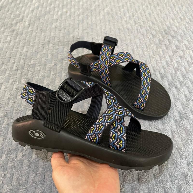 Sandal Chaco ( Bản Nhập Hàng Cao Cấp Rút Hậu) Màu Xanh Hoạ Tiết,  Đế Bằng, Đế Cao Su pu, Quai Hậu Nam DéP