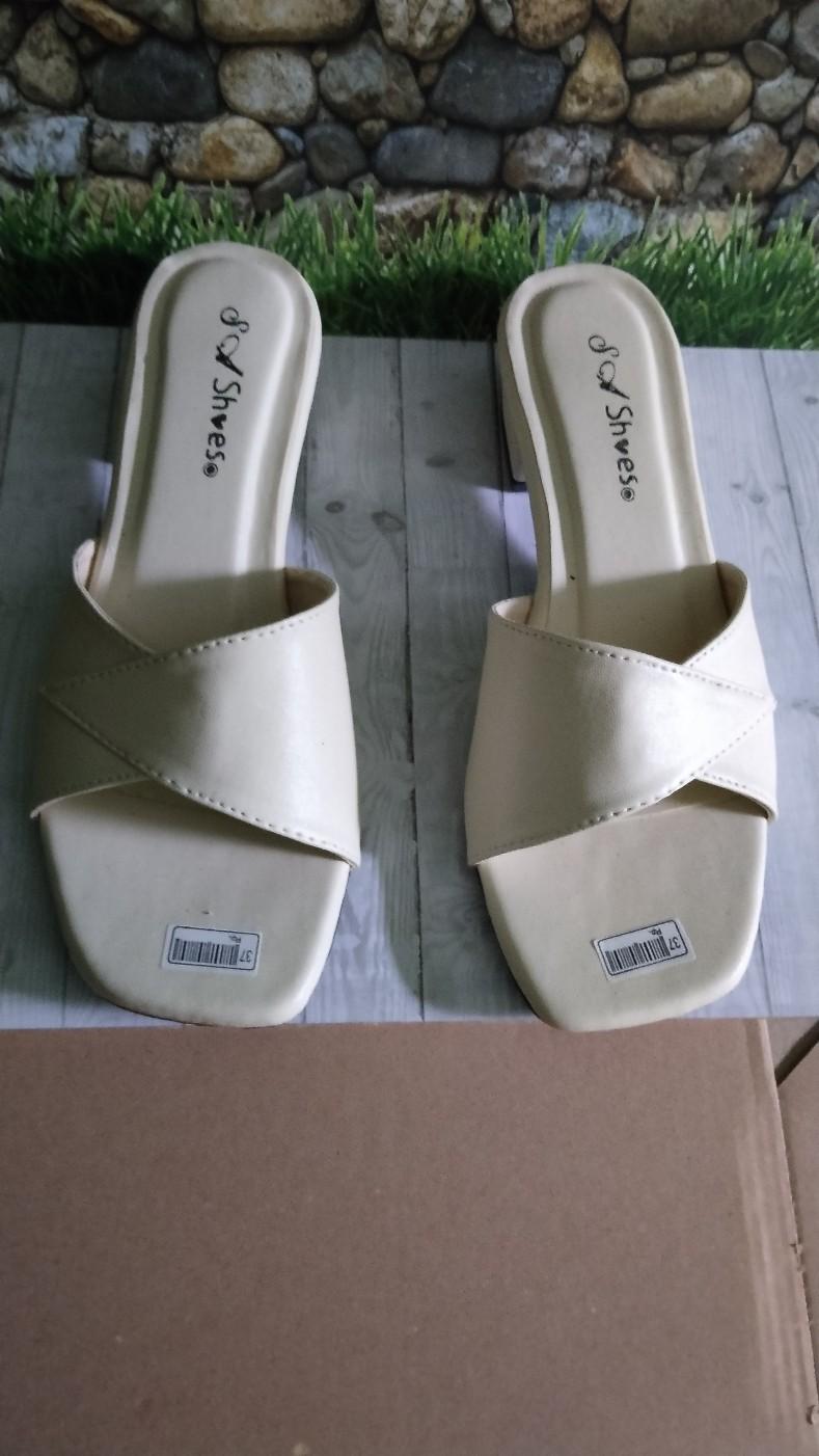 Product Introduction of SANDAL WANITA HAK TAHU 3CM TERBARU MODEL ELEGAN REKOMENDASI UNTUK WANITA TREN DAN KEKINIAN Hitam 4