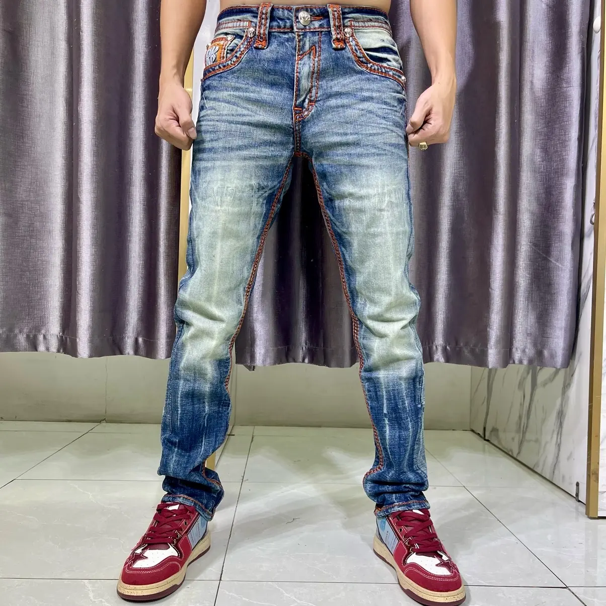 Quần jean nam túi RK thêu đắp da chỉ cam, màu xanh wash sọc , nút đúc titan không gỉ sét , không bị oxi hóa