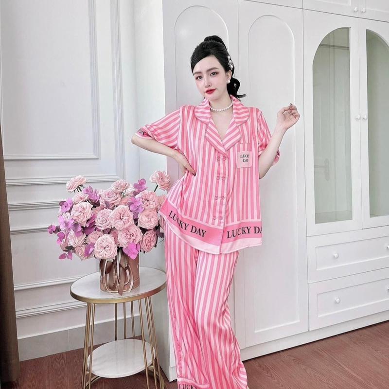 Bộ ngủ pijama mặc nhà cho nữ sọc hồng 6 nút có túi lụa xước 1