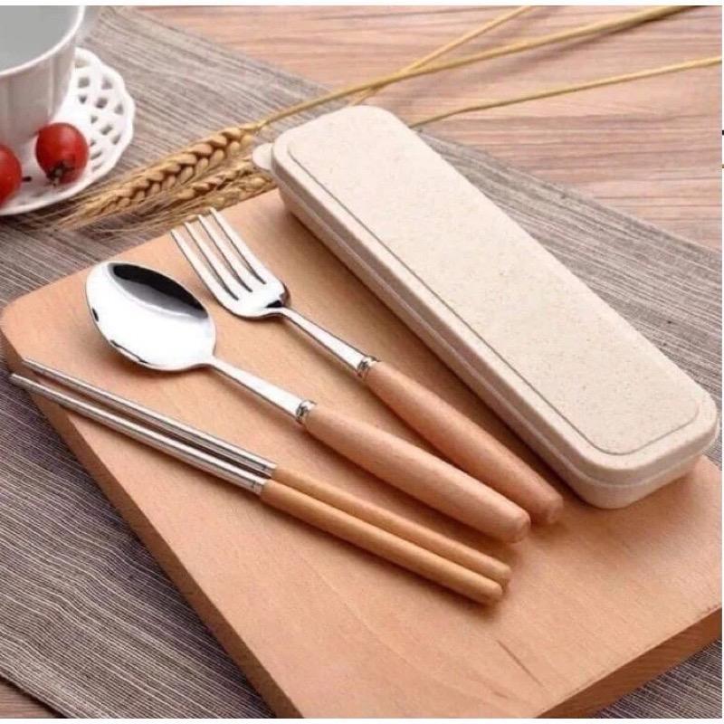Bộ Thìa Dĩa Đũa Lúa Mạch Cán Gỗ Kiêm Hộp Đựng , Bộ Thìa Đũa Dùng Cho Dân Văn Phòng XH117
