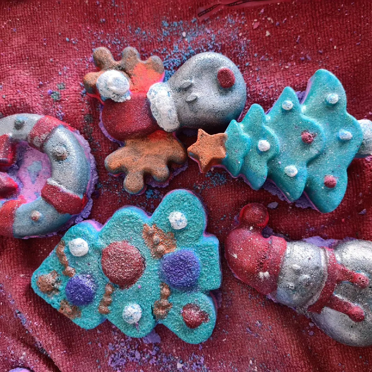 Christmas Bathbombs, various shapes and sizes.