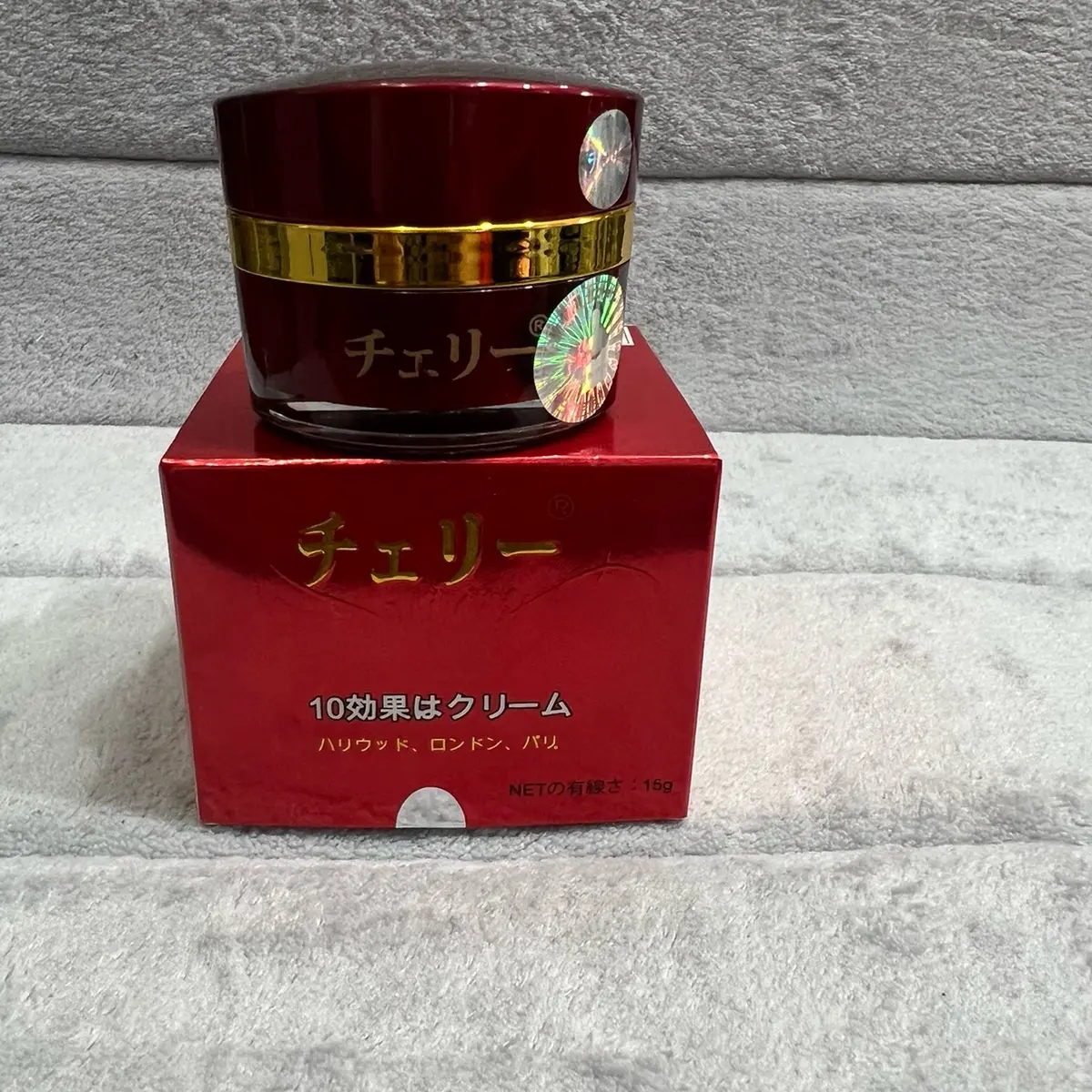 Kem dưỡng trắng hoa anh đào