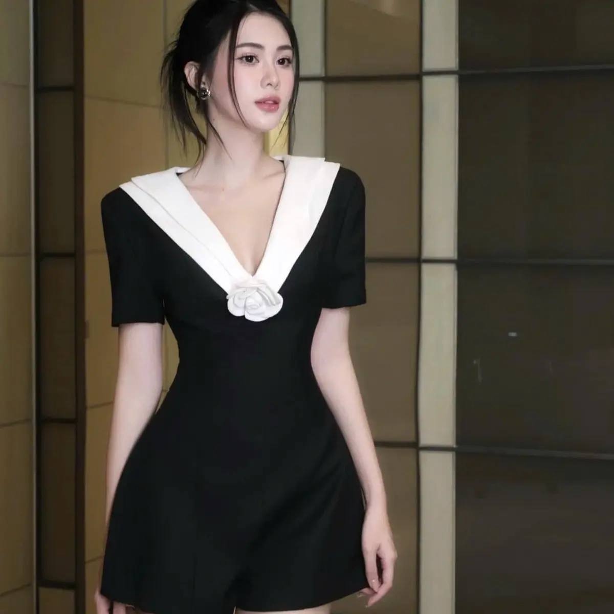 Jum liền cổ trắng phối hoa trà mặc tôn dáng sang chảnh cực kì - Dress, Nữ, Women