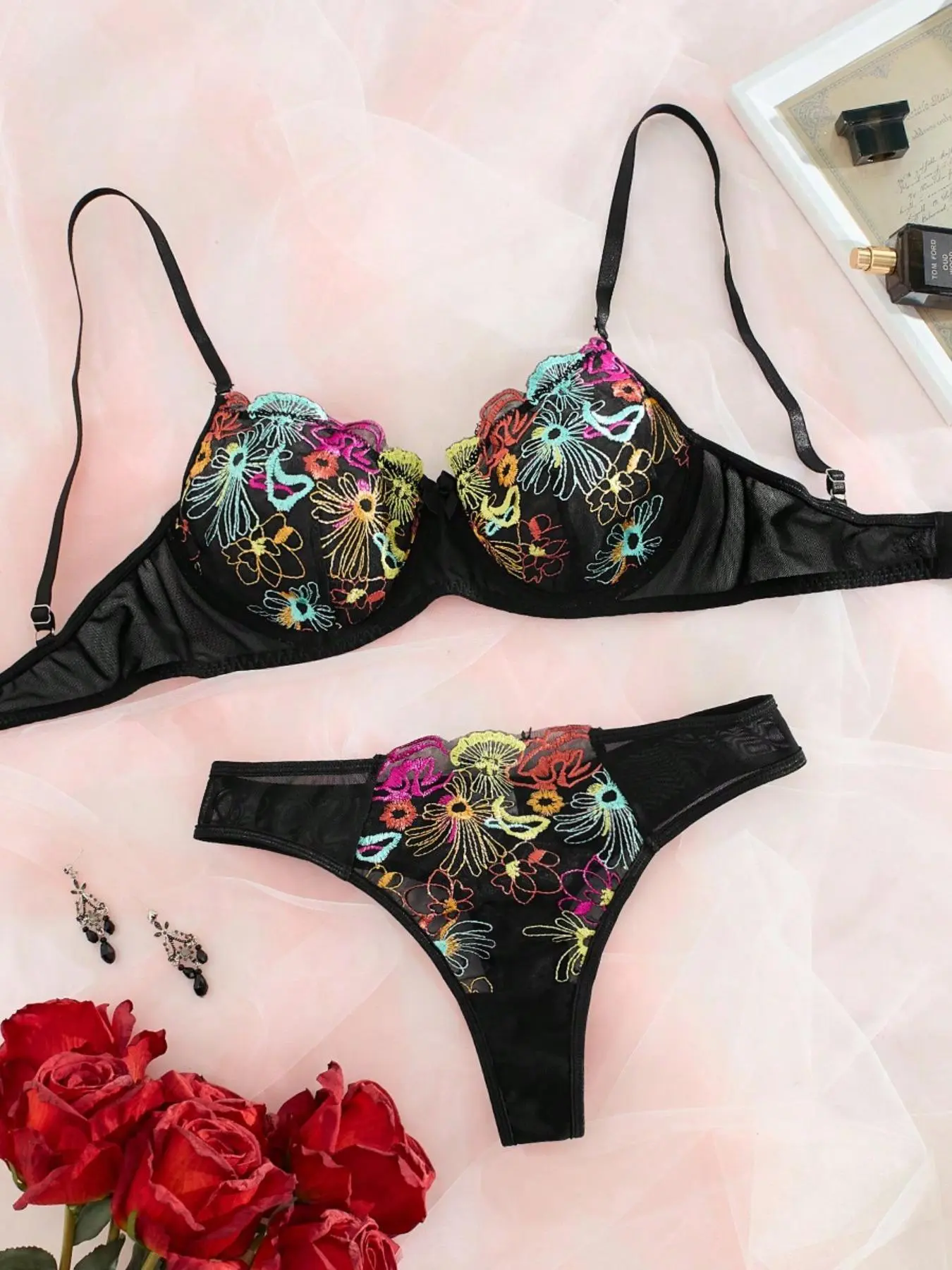 Two-Piece Set Women's Floral Embroidery Underwire Bra & Thong Underwear Set, Elegant Comfy Breathable Lingerie Top & Panty Set, Lingerie Set for Women