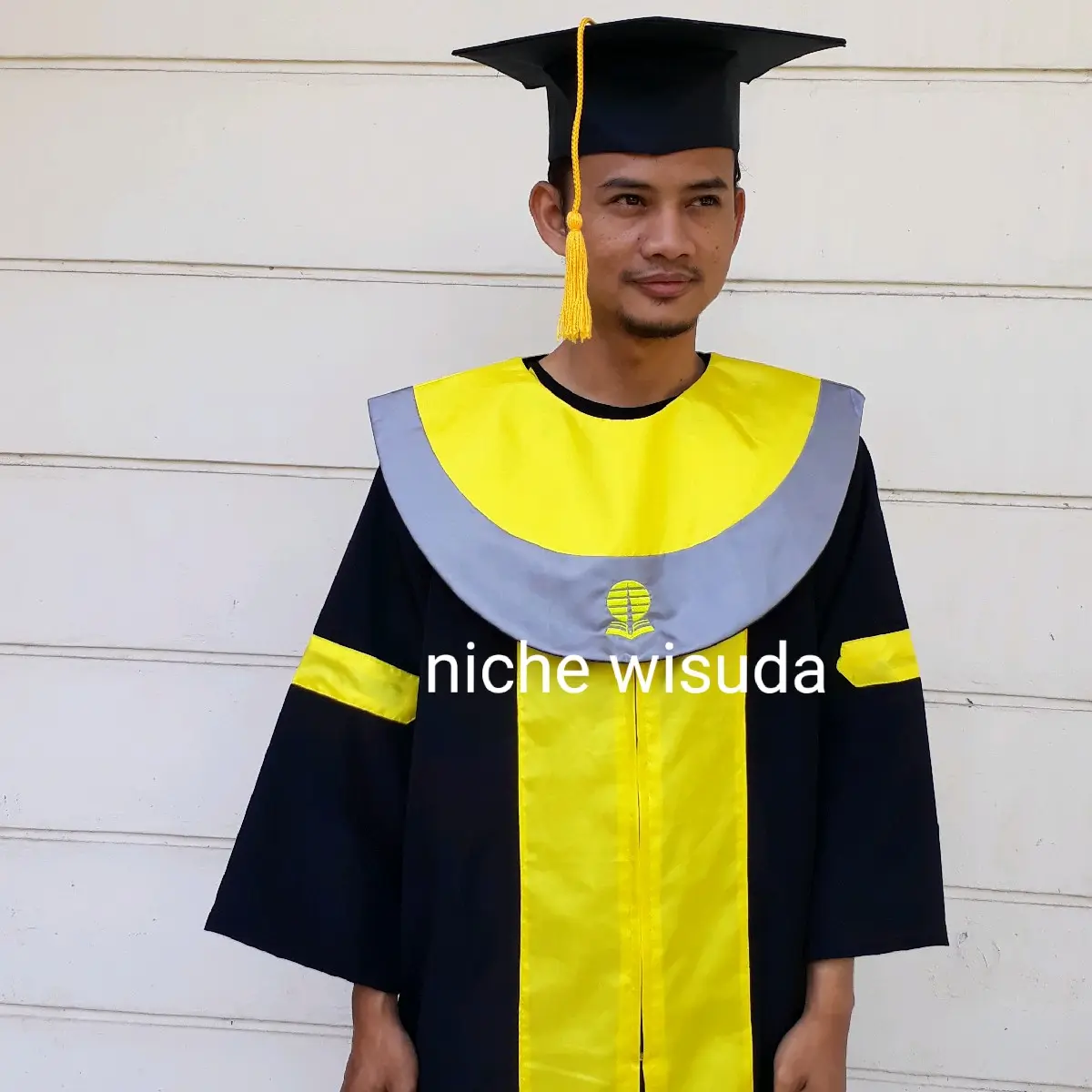 Toga Wisuda UT Fakultas Ekonomi