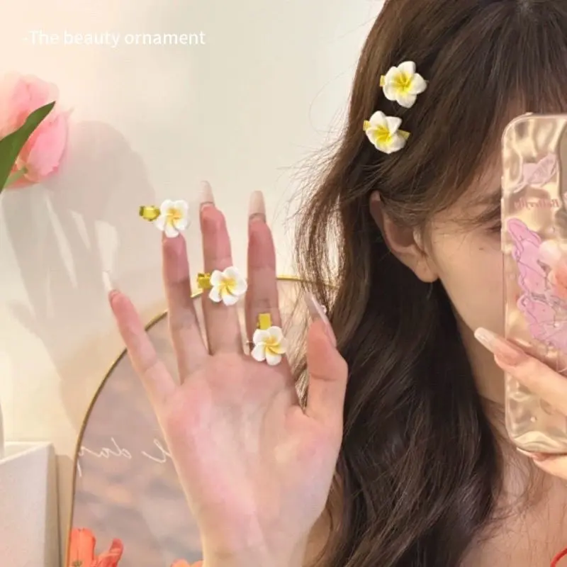 Plumeria Small Hair Clip for Women 2025 New Fairy Pastoral Style Photo Side Bangs Duckbill Clip Hair Accessory Hairpin