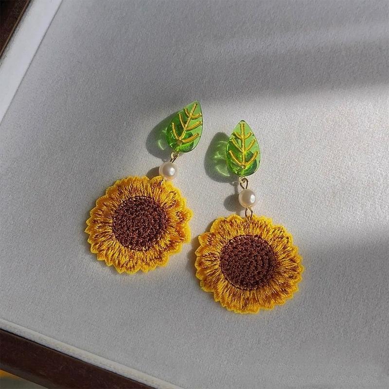 Product Introduction of [1325 Positive Reviews] Sunflower Pastoral Style Flower Non-Pierced Earrings Retro Mosquito Coil Cloth Art Studs Hong Kong Style Elegant Woven Ear Clips 9