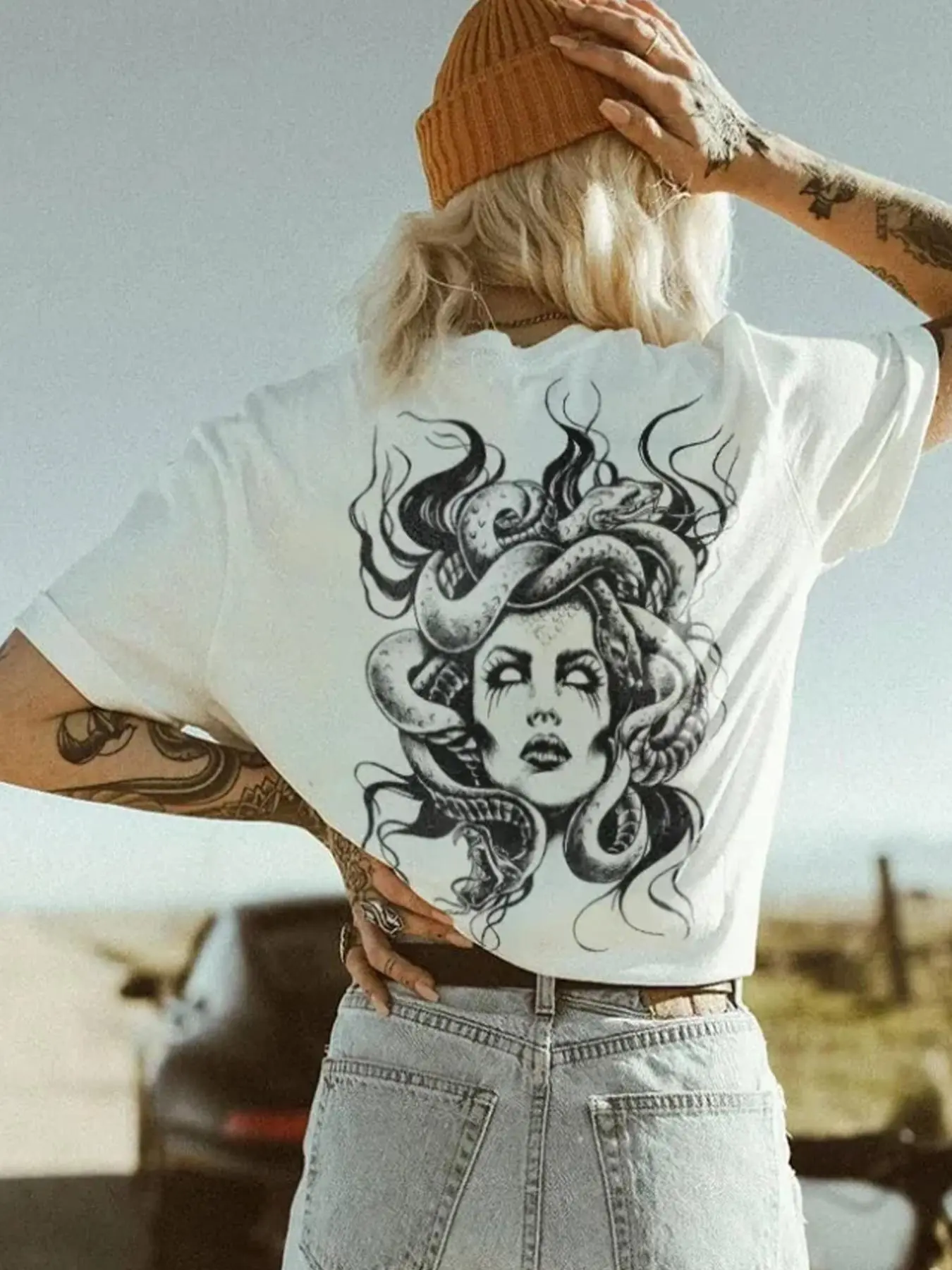 Women's Snake & Woman Print Round Neck Graphic Tee, Vintage Trendy Casual Short Sleeve T-shirt for Daily Wear, Fashion Ladies Summer Clothes