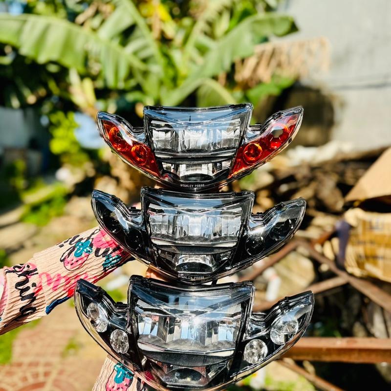 Pha đèn 2 tầng kiểu  zhipat (KÈM CHÂN H4 _CẶP BÓNG DEMI) dùng cho xe sirius 50-110 (gắn ốp sihello)