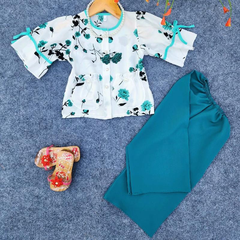 ( 11-37kg) Áo bà ba lụa mịn kèm quần, tay có phối nơ, khuy nút ngọc và túi tiền, cho bé gái cao 1,41m trở lại. đồ em gái