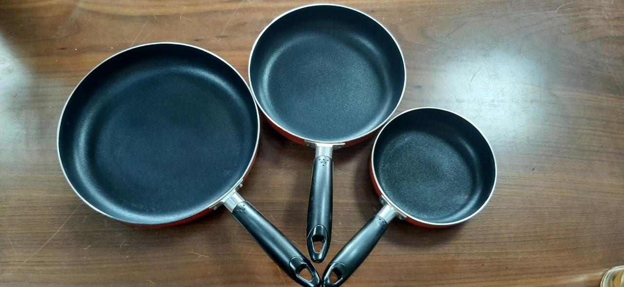 COMBO 2 CHẢO CHỐNG DÍNH 1 QUAI 20CM + 2 QUAI 32CM f7e6843f1f8a4fba9de6f2916b59767f~tplv o3syd03w52 origin jpeg