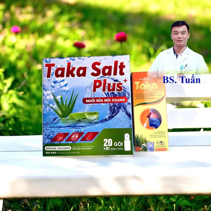 Combo bình rủa mũi xoang và xịt xoang Taka 0