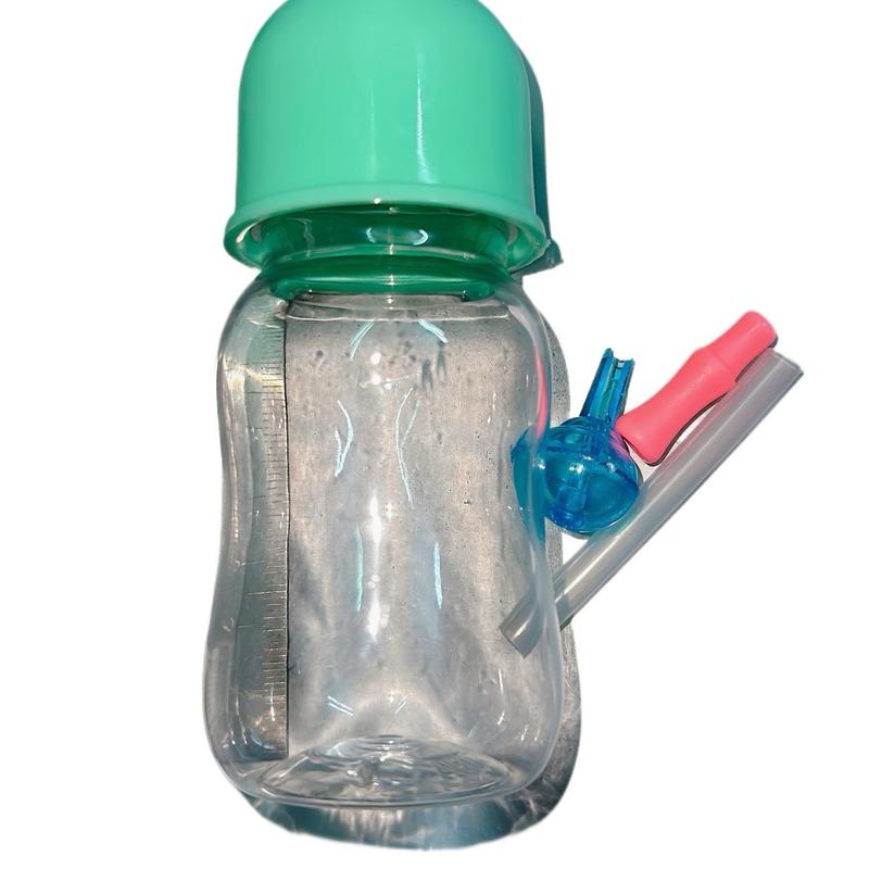 Chai nhựa đựng nước nhiều màu với nắp chuyên dụng kiểu dáng bình sữa - Decor ống hút
