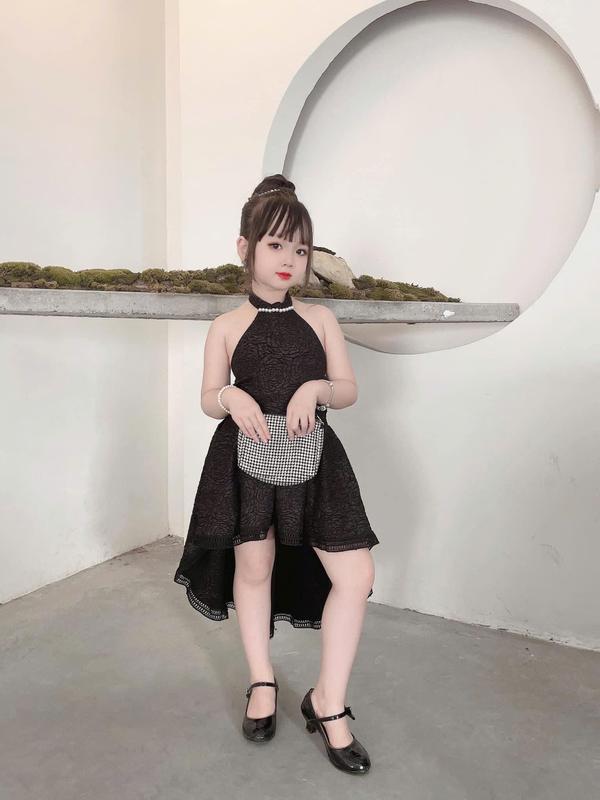 Đầm cổ yếm bé gái dáng đuôi cá hở lưng nhẹ sang chảnh sành điệu cho bé 12-55kg