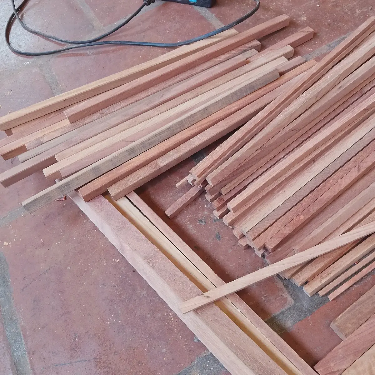 thanh gỗ hương 2*3cm dài nhiều kích thước (nhận gia công)