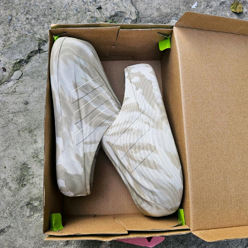 Dép Sục A.dj.froom 3 sọc Nam và nữ đúc nguyên khối EVA - chống trơn trượt, chống nước Shoes GiàY