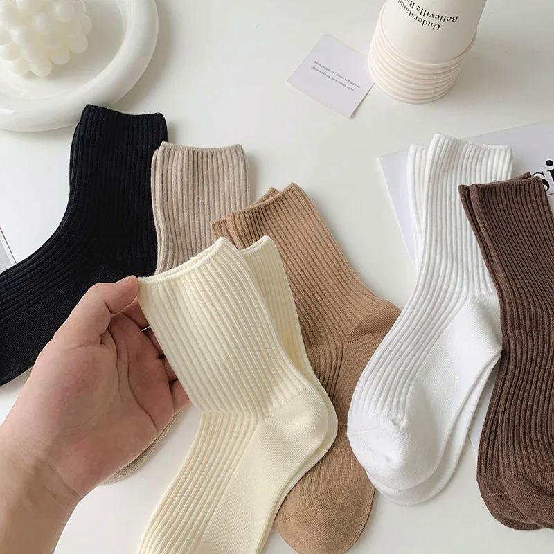 1Pcs New Female Japanese Socks Solid Color Women's Casual Cotton Cute Socks Autumn Simple Women's Medium Length Socks 4