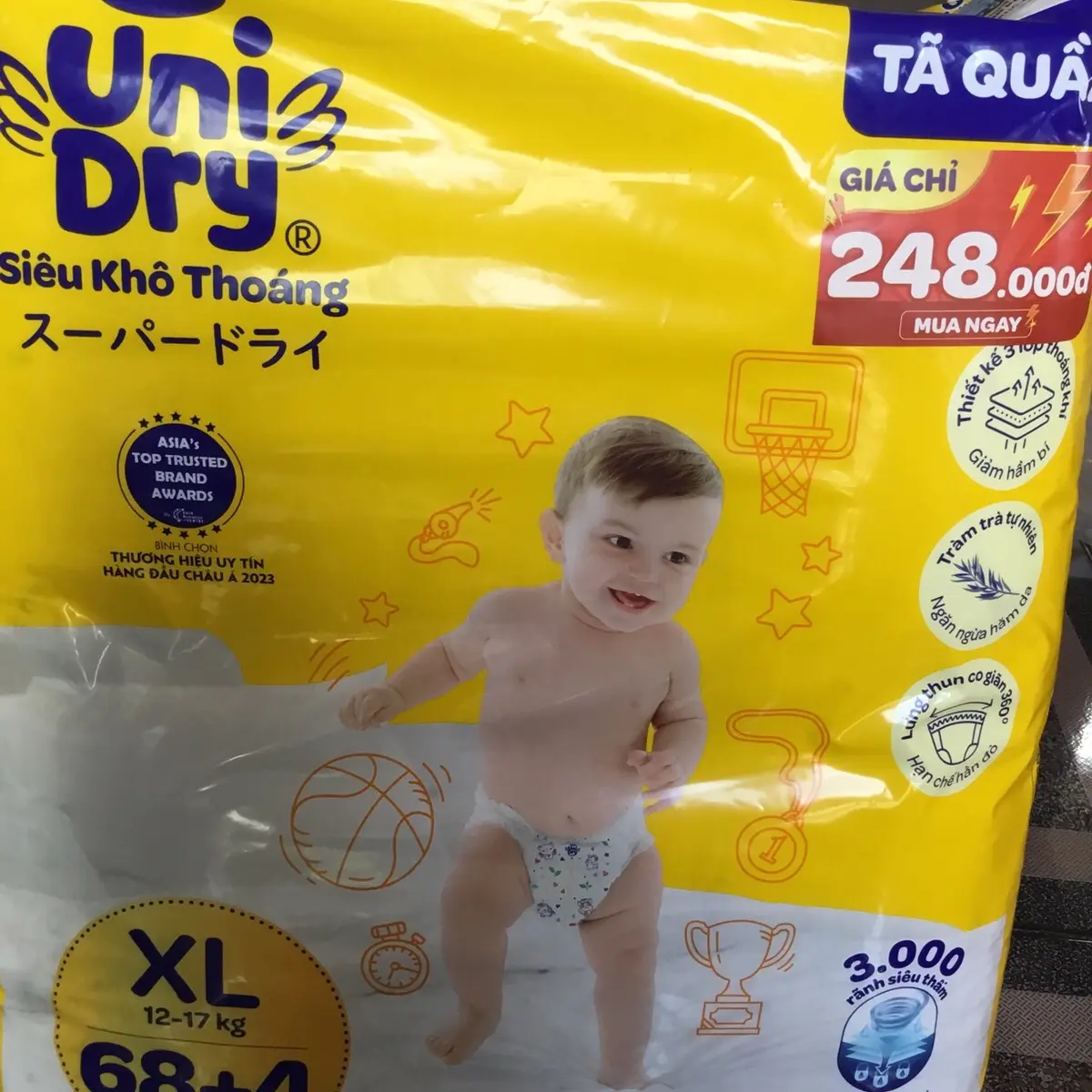 Tặng thêm 4 miếng Bên Trong - Tã Quần UniDry XL68 +4 Siêu Khô Thoáng Cho Bé Từ 12-17kg - (Tiết Kiệm Hơn Unidry Xl60) Date luôn mới