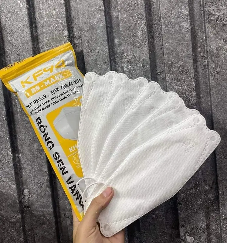 Quà tặng túi 5 đến 10 cái khẩu trang y tế KF94 4 lớp ngẫu nhiên Bông sen vàng, One Mask, Bio Mask, Bảo Long, Lộc Luyến, Ánh Dương sản xuất tại Việt Nam theo công nghệ 4D Hàn Quốc 8