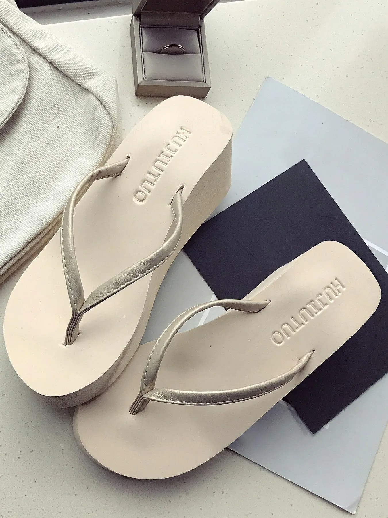 Women's Summer 2024 Fashionable Plain Strap Sandals, Casual Versatile Comfortable Slippers, Trendy All-match Platform Flat Slide Sandals for Summer Beach