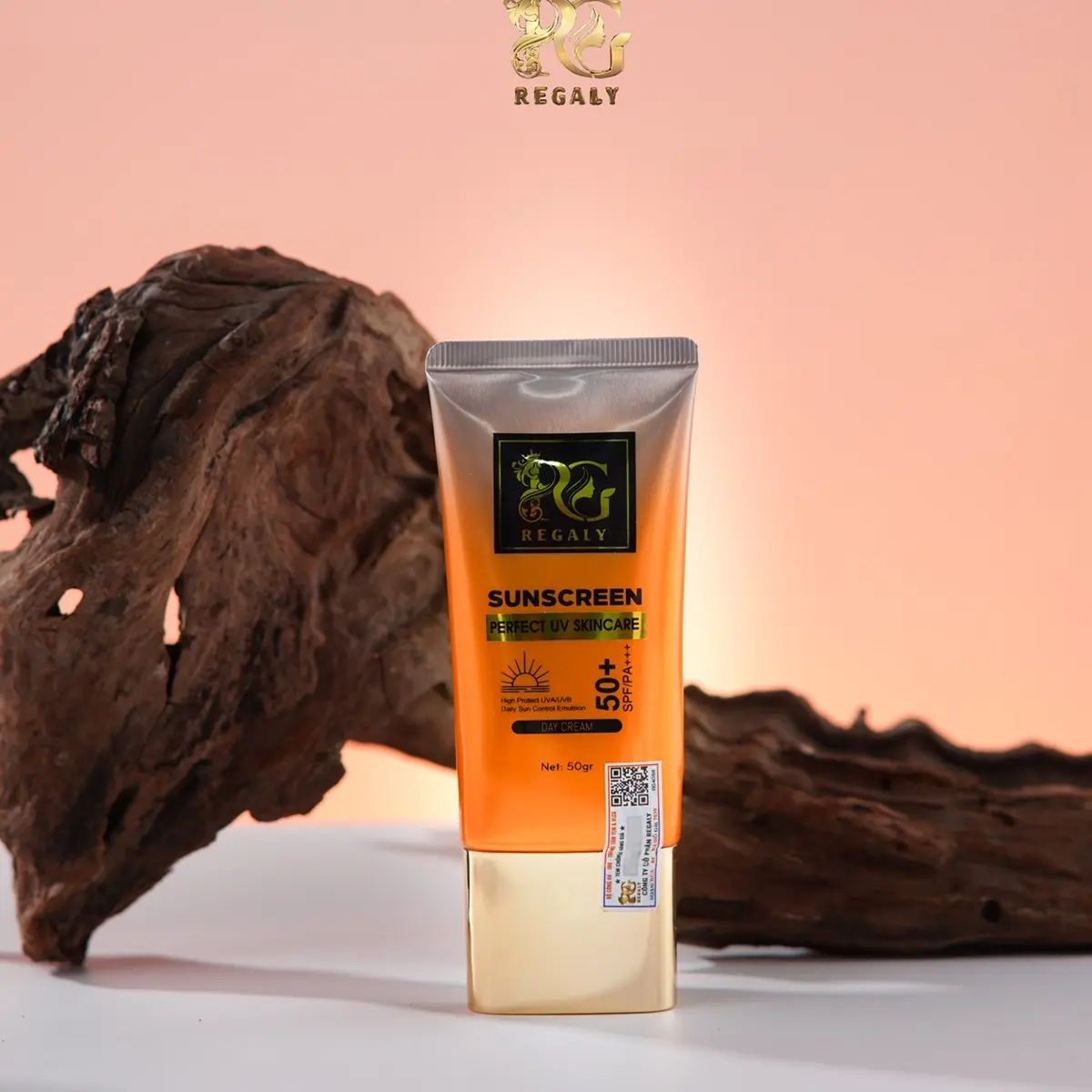 ReGaly  Kem chống nắng SPF 50 . Không trôi . Nâng tông nhẹ nhàng