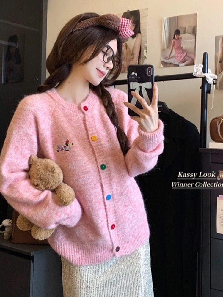Product Introduction of Áo Khoác Len Chó Xúc Xích Thêu Nút, Nhiều Màu Sắc, Dành Cho Nữ, Mùa Thu, Thêu Hoạt Hình, Áo Cardigan Dệt Kim Mềm Mại, Trẻ Hơn, Phong Cách 2024 1