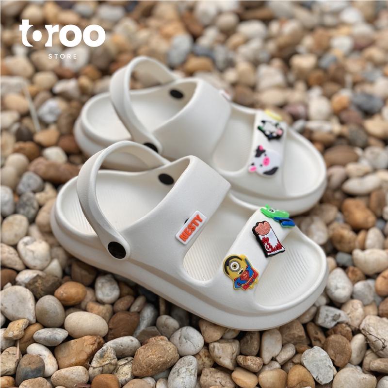 TOROO [Tặng 8 sticker ngẫu nhiên] Giày sandal 2 quai cho nữ, chất liệu nhựa EVA, êm ái chống trơn trợt Đế Bằng Cao Su NAM NỮ Đồng dép  con