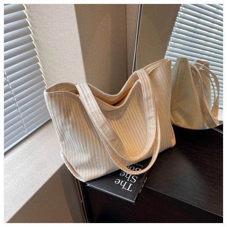 Product Introduction of Túi Tote Sức Chứa Lớn, Thời Trang Phong Cách Hàn Quốc, Túi Tote Đeo Vai Đơn Giản, Thích Hợp Cho Sinh Viên Đại Học Và Phụ Nữ, Phong Cách Ins, 2024 Bag Chữ Nhật 14