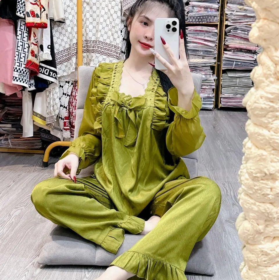 BỘ PIZAMA LỤA XƯỚC CỔ VUÔNG PHỐI BÈO TAY DÀI QUẦN DÀI CÓ TÚI QUẦN