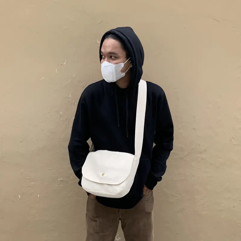 Tas Selempang Polos Kanvas Premium Sling Bag Canvas Pria Wanita Aesthetic Murah Canvas Premium Cowo Keren Broken White Keren Kalcer Selempang Hitam Sedang 2