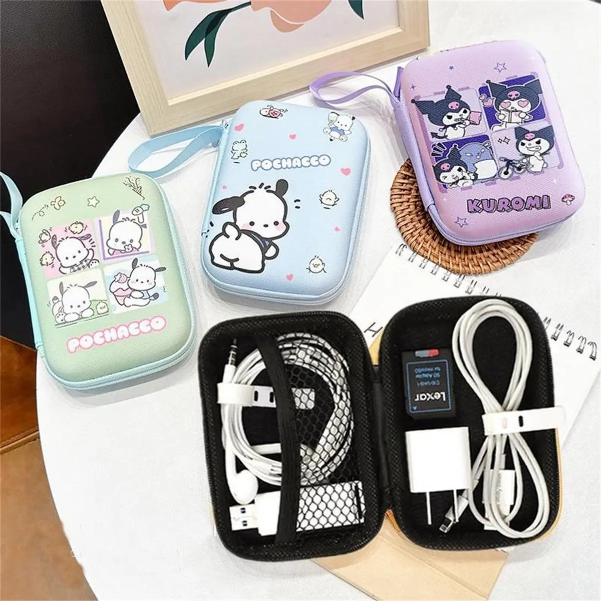 กระเป๋าเก็บสายดาต้า ดีไซน์การ์ตูน HelloKitty Sanrio Kuromi เคสแยกสำหรับชาร์จ สายหูฟัง เหรียญ และกระเป๋า เหมาะสำหรับจัดระเบียบกล่องแบบพกพา Pochacco
