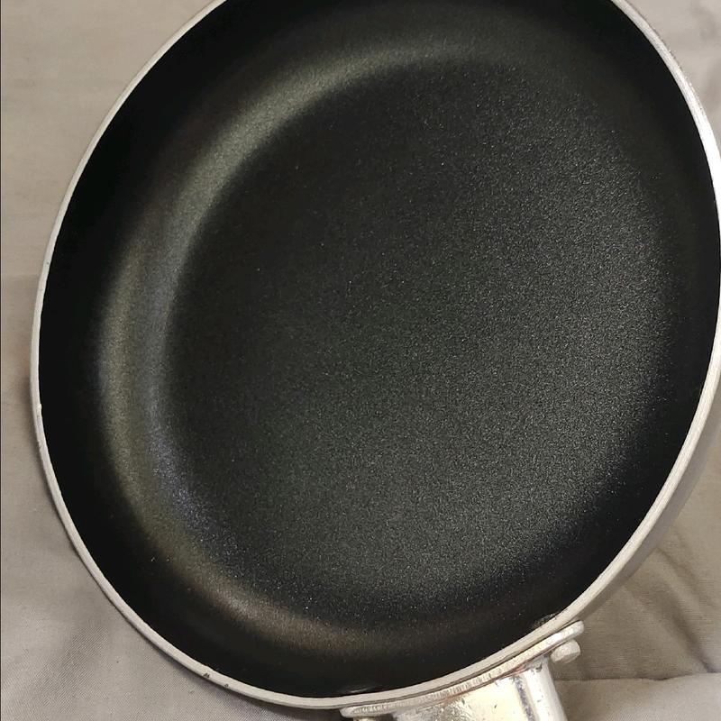Chảo size 24cm chống dính cao cấp, inox dày dặn, dùng được tất cả các loại bếp, không kén bếp kể cả bếp từ, bh 12 tháng 2
