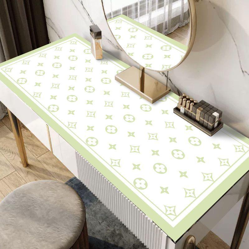 Product Introduction of Thảm trải bàn, Phong cách Người Nổi Tiếng trên Internet, Làm bằng da PVC, In, Thích hợp cho Bàn cà phê, Không thấm nước và Chống dầu, Dùng một lần, Thảm trải bàn làm móng, Hàng mới về năm 2024, Phong cách Ins, Bao gồm thảm trải bàn 13