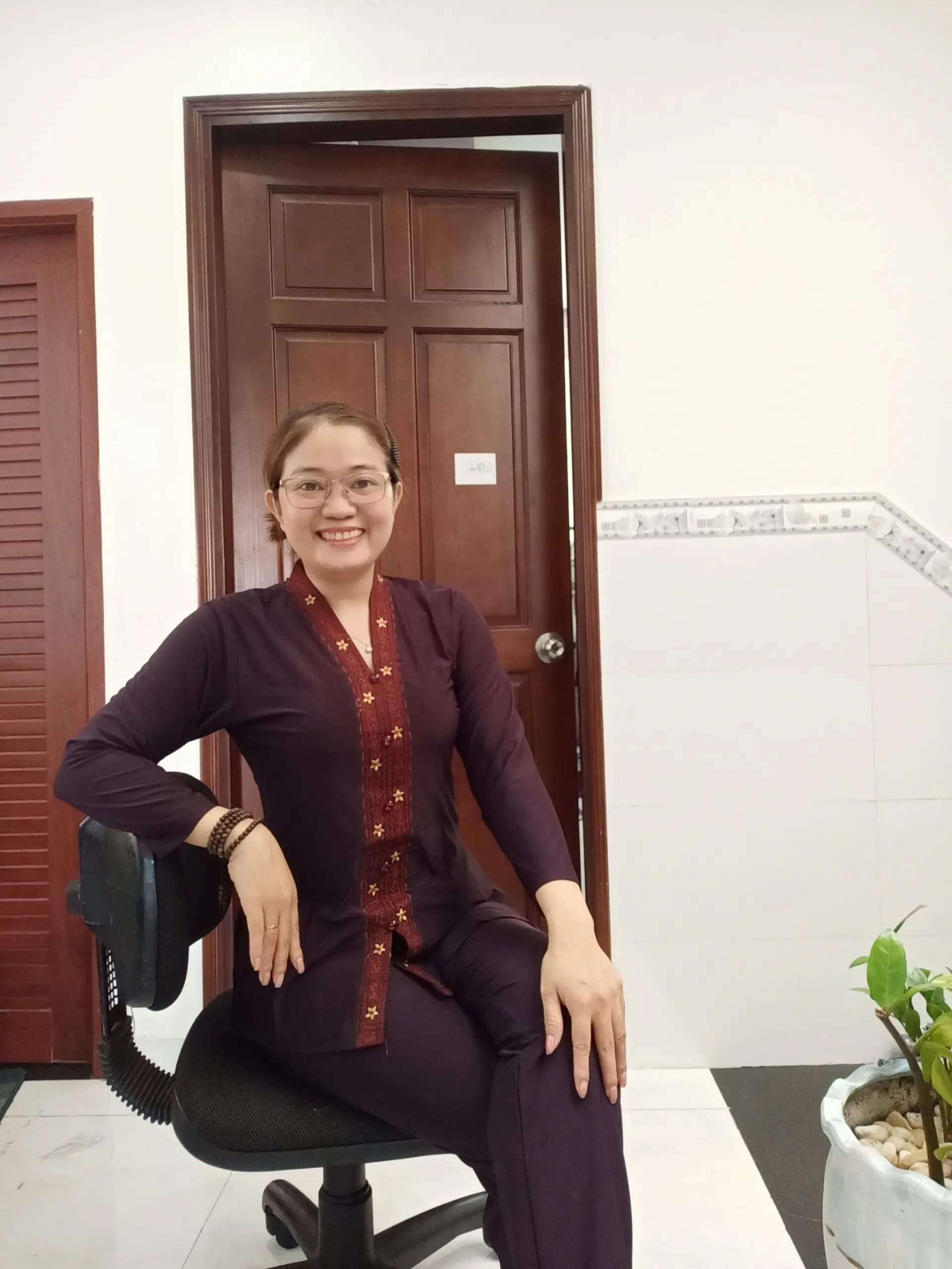 Áo Lam Đi Chùa Nữ- Pháp phục truyền thống thêu sen tay dài, phối viền vải kate dành cho chị em phật tử