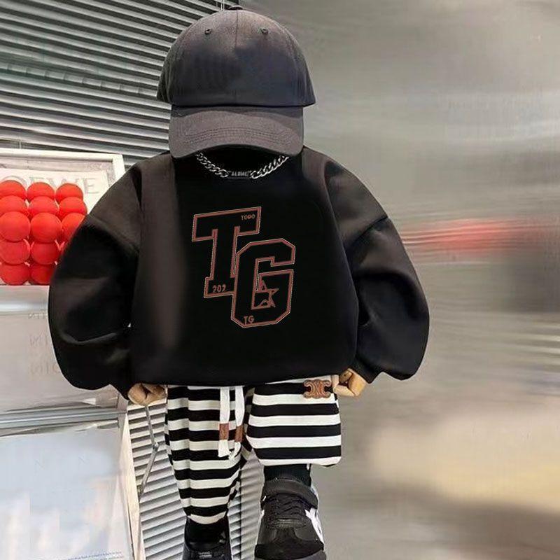Product Introduction of Áo Hoodie Cho Bé Trai, Phong Cách Phương Tây, Màu Sắc Tươi Sáng, Hàng Mới Về 2023, Phong Cách Hàn Quốc Cho Trẻ Em, Quần Áo Kỹ Thuật Số Tiếng Anh, Dài Tay, Áo Hợp Xu hướng Cho Trẻ Em 16