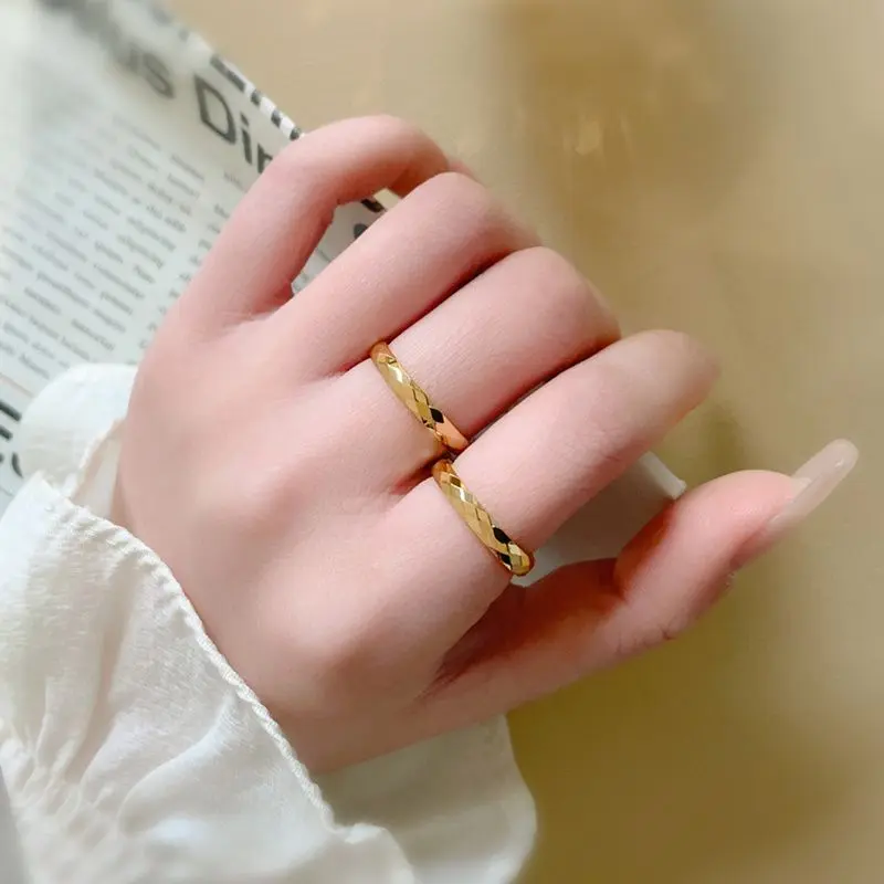 Dazzling Diamond Cut Titanium Steel Ring for Women,High Color Retention And Non Fading Titanium Steel Ring, Women'S Diamond Cut Diamond Pattern, Fashionable Personality, Niche High-End Tail Ring, Food Ring,Trendy and Unique Niche High-End Tail Ring