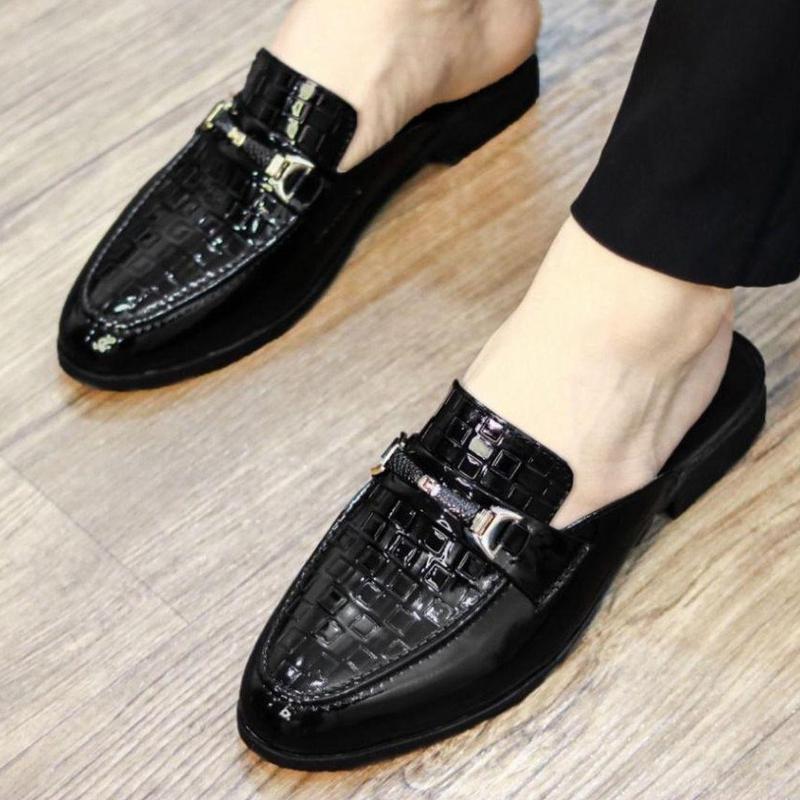 Giày Sục Nam Cao Cấp Da Pu Bóng In Hoa Vân Ô Vuông Sục Lười Nam Mềm Đế Cao Su Băng Xích Trang Trí Thiết Kế Trẻ Trung Năng Động G16 Size 37-43 DéP Sang Trọng Thanh Lịch Chống Thấm Nước Tốt