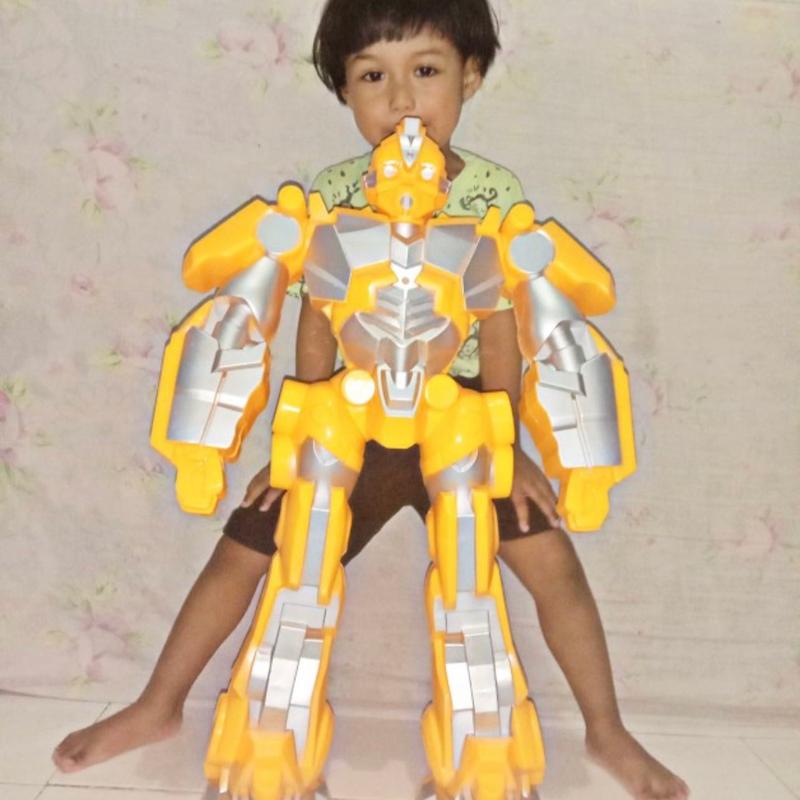 BEST SELLER robot transformer SUPER JUMBO bumblebee optimus prime setinggi anak nyala dan suara 80cm 3