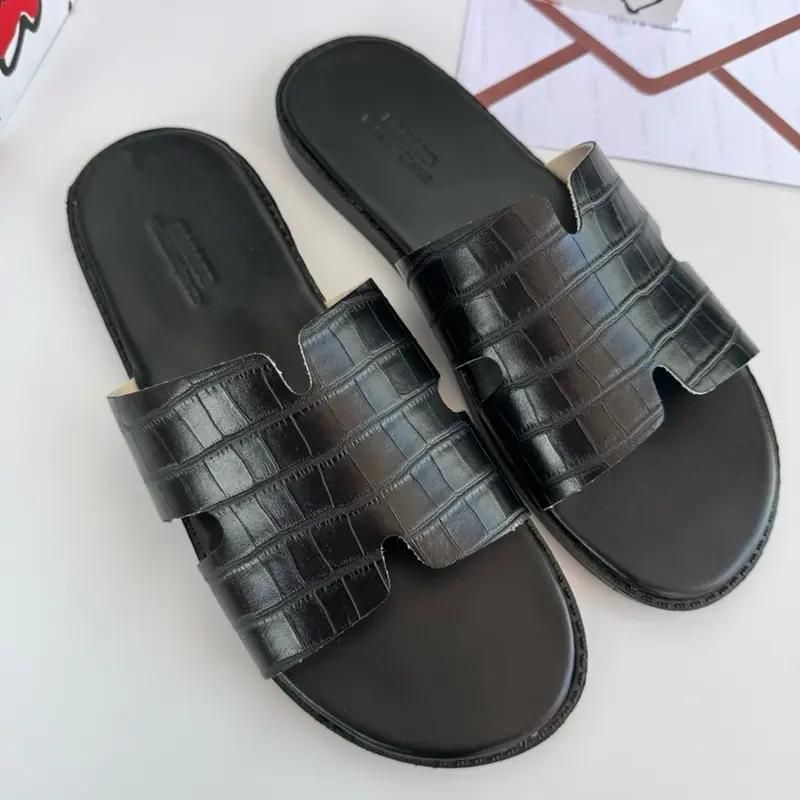 Dép lê thời trang quai ngang Kem đế đen mới. Hàng NAHADO có sẵn đủ size 3