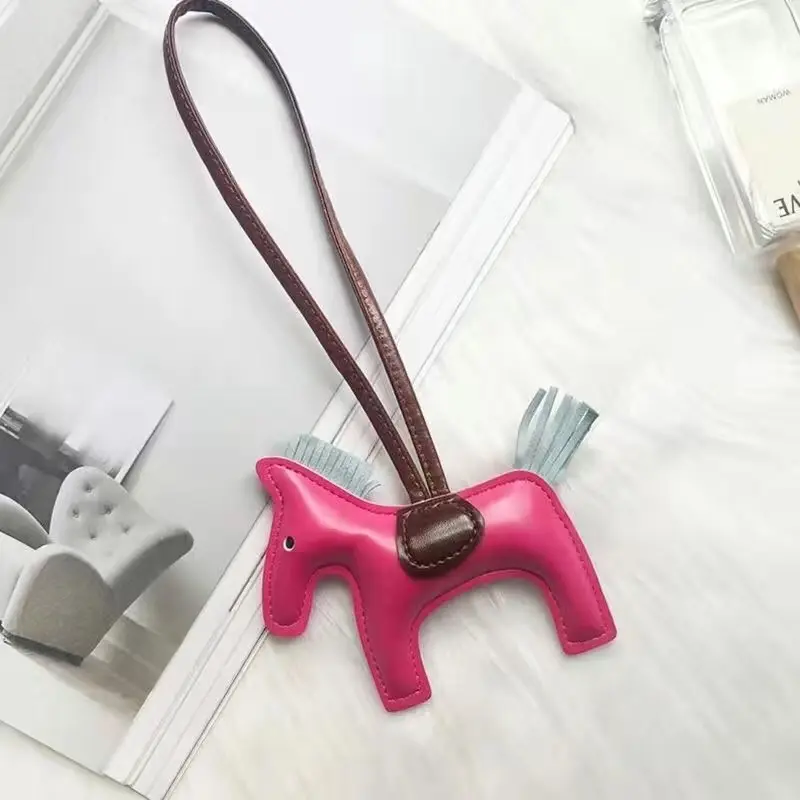 Ngựa treo túi xách