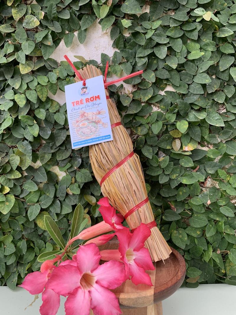 Product Introduction of [Combo Dùng Thử] 1  Gồm Bó Tré Rơm và 10 chiếc nem chua (nem 10 chiếc/túi) Food set tré trộn spicy  box Thức Ăn 36
