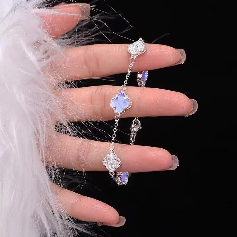 Product Introduction of Super Sparkling Clover Bracelet for Women's Ins, Light Luxury, niche, Personalized, Versatile Handpiece 1